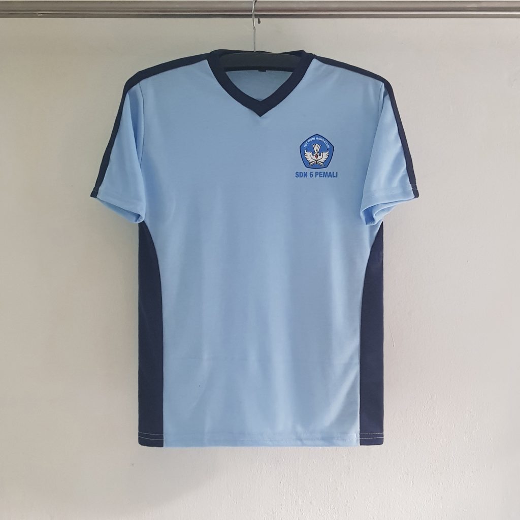 Celana Diadora dan Seragam Kaos V-Neck