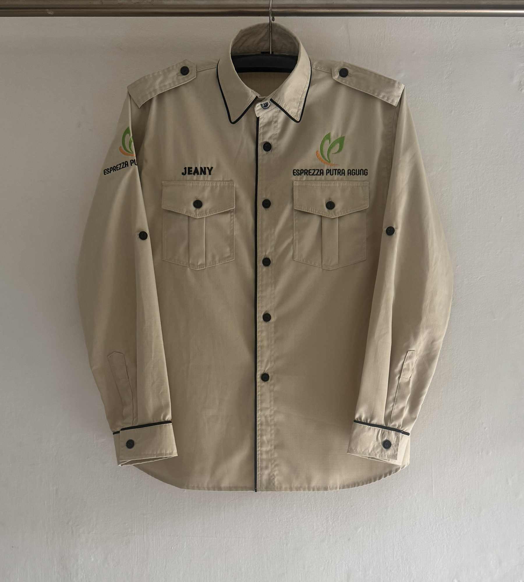 Kemeja Esprezza Putra Agung, Seragam Kemeja Kerja