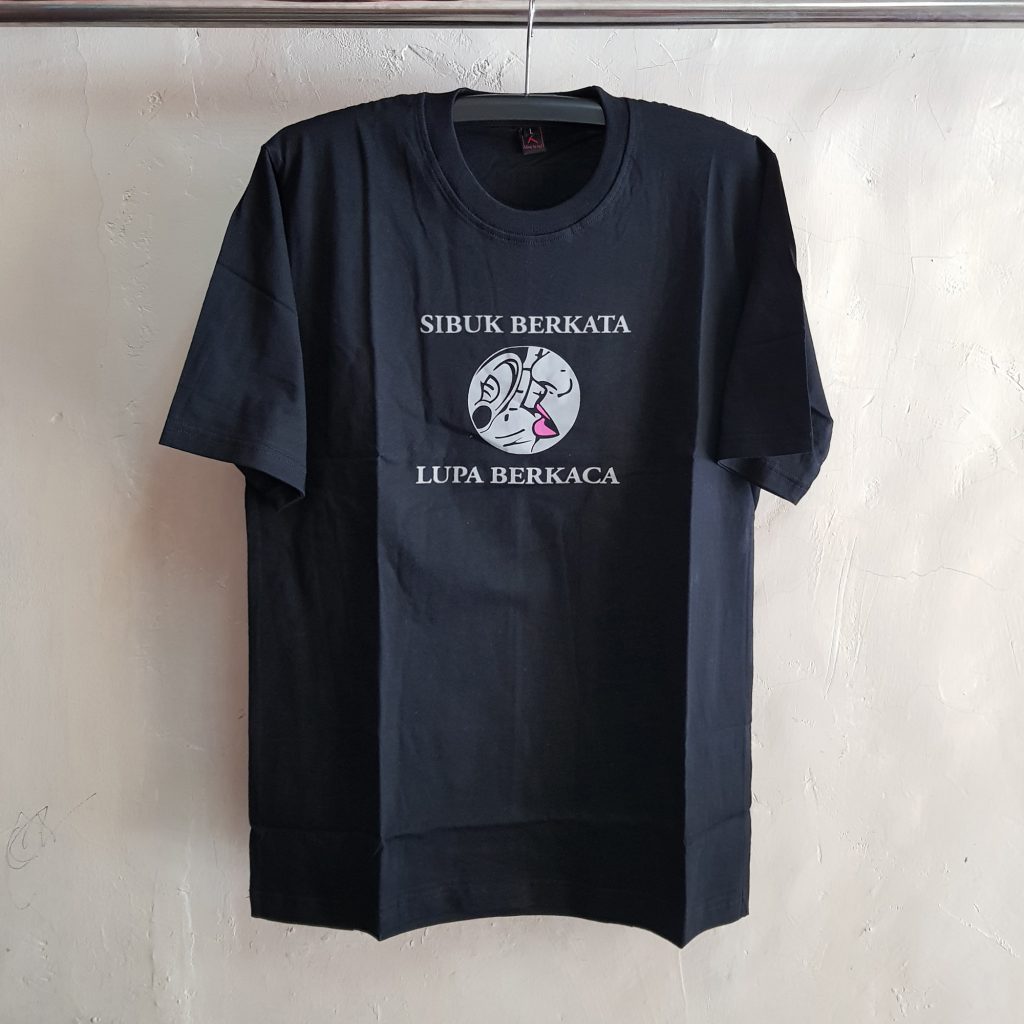 Seragam Kelas Oblong, Kaos Kelas 45